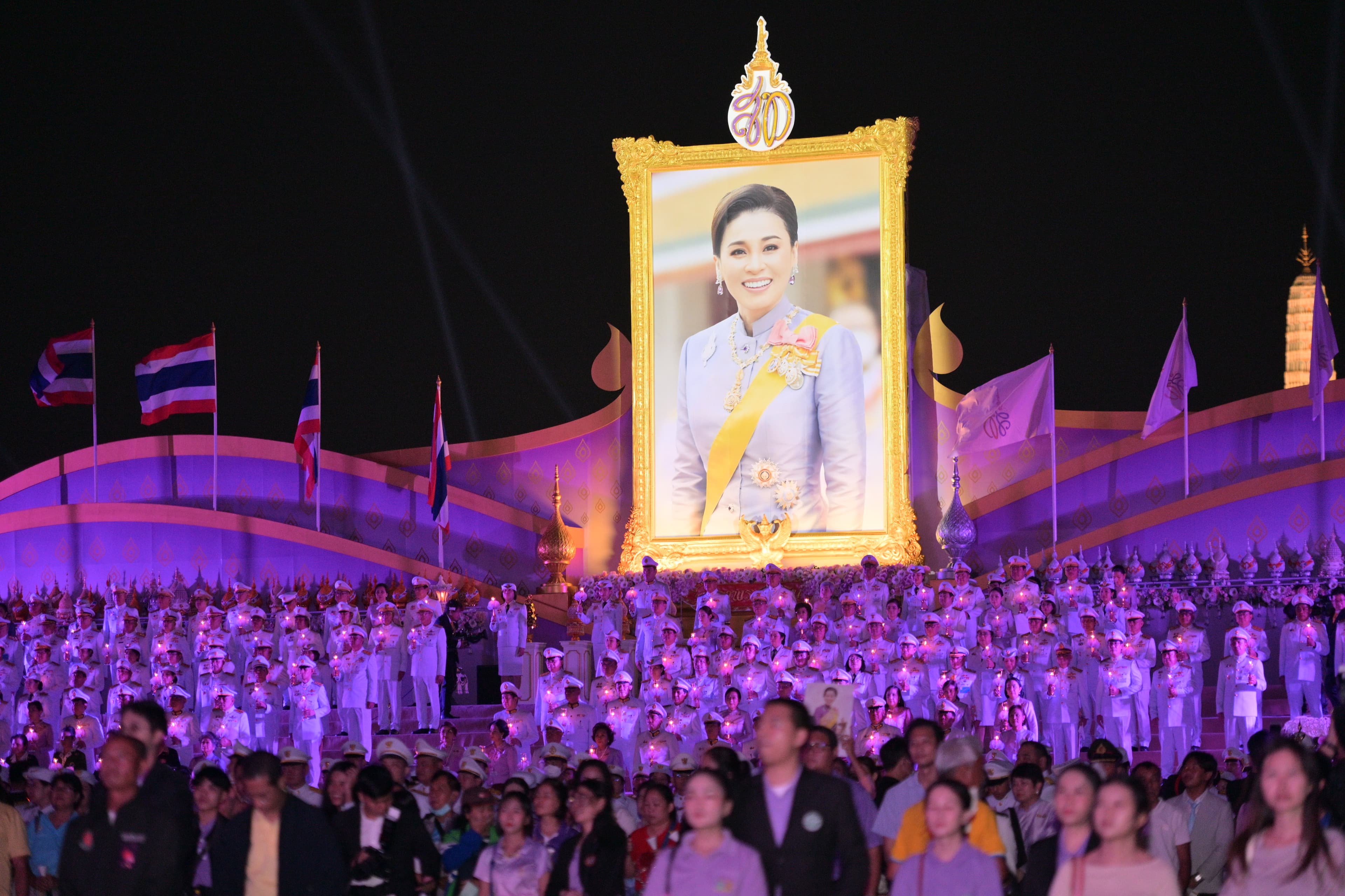 รมว.ท่องเที่ยวและกีฬา ร่วมพิธีถวายเครื่องราชสักการะและจุดเทียนถวายพระพรชัยมงคล สมเด็จพระนางเจ้าฯ พระบรมราชินี