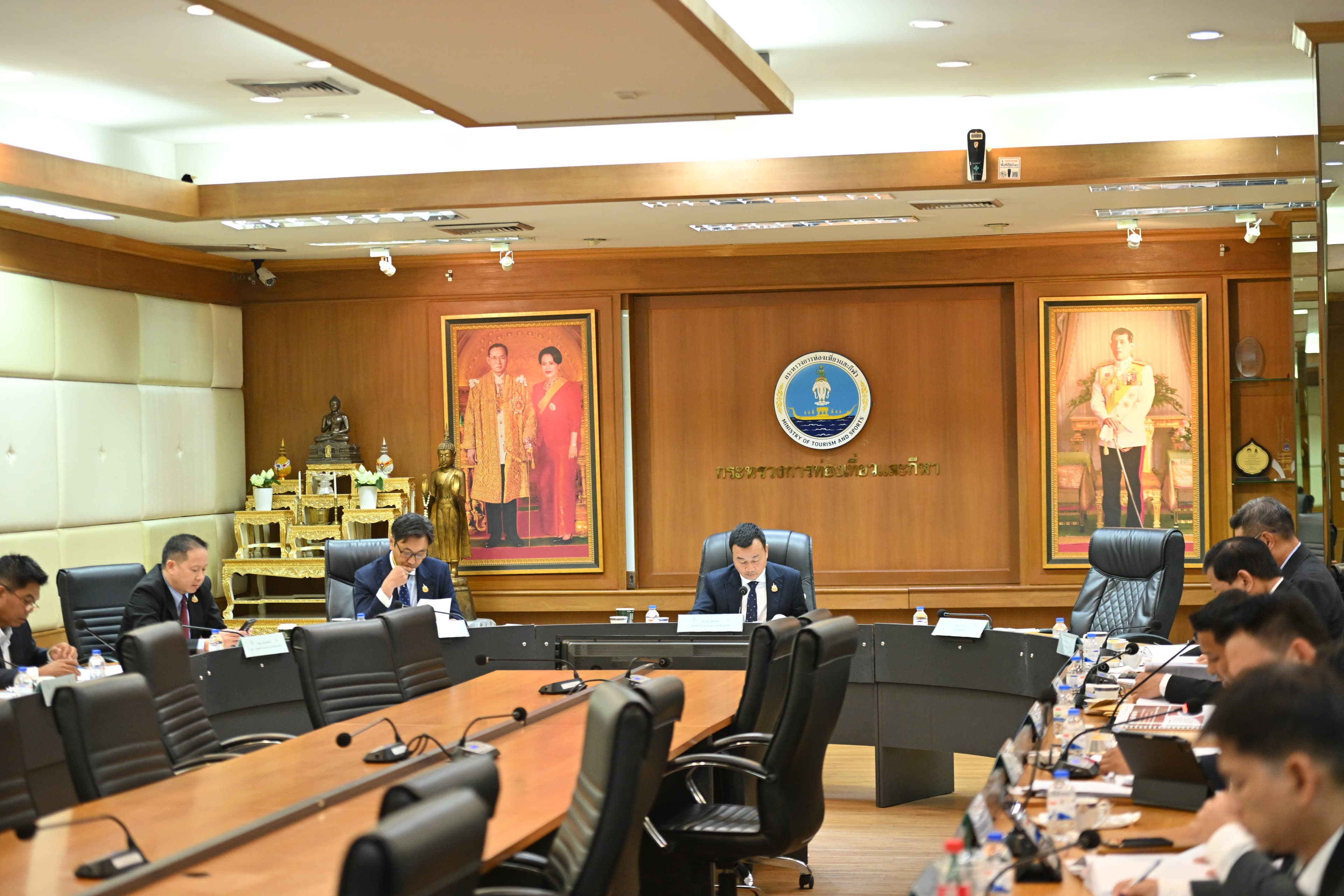 รมว.สรวงศ์ ประชุมคณะกรรมการกีฬามวยอาชีพ มุ่งยกระดับมวยไทยสู่สากล สร้างรายได้จากเศรษฐกิจสร้างสรรค์