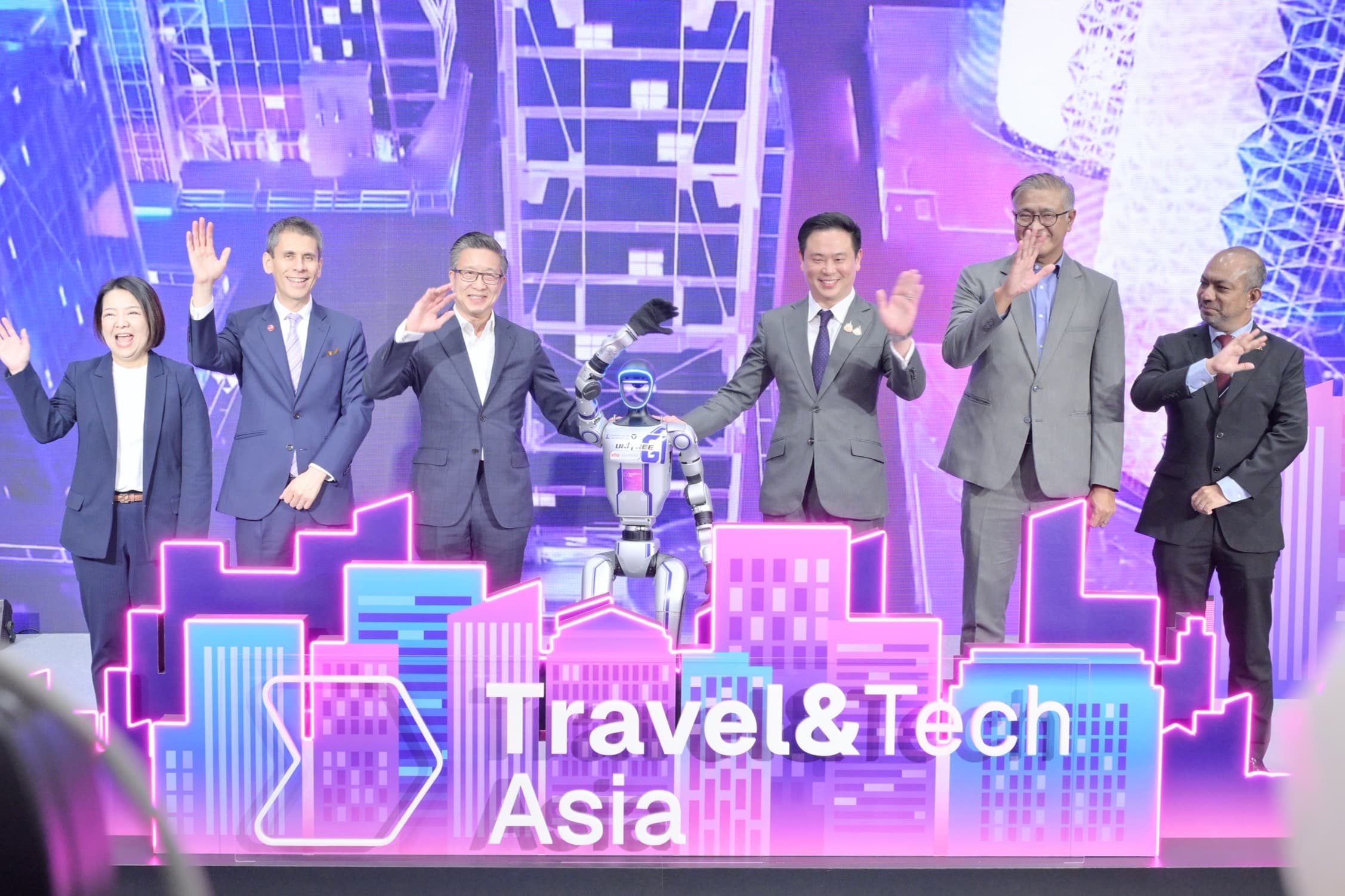 ผู้ช่วยรัฐมนตรีฯ "จักรพล" เปิดงาน Travel & Tech Asia 2025 ชูเทคโนโลยีขับเคลื่อนท่องเที่ยวไทยสู่ Smart Tourism ตั้งเป้ารายได้ 3 ล้านล้านบาทในปี 68 