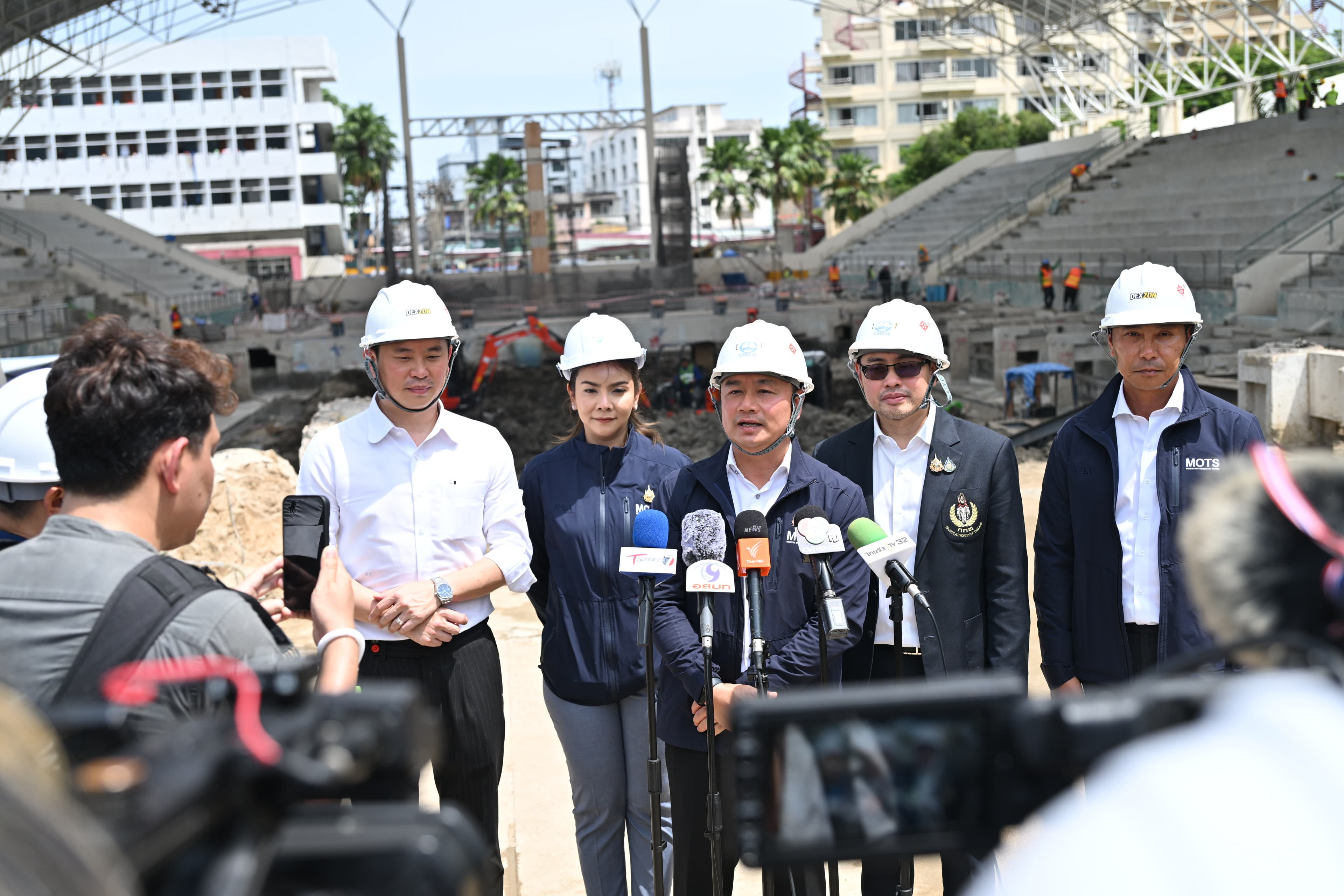 รมว.ท่องเที่ยวและกีฬา ตรวจเยี่ยมความคืบหน้าการก่อสร้างศูนย์ฝึกกีฬามวยสากลและสระว่ายน้ำ กกท. มั่นใจพร้อมใช้ทันซีเกมส์ปลายปีนี้