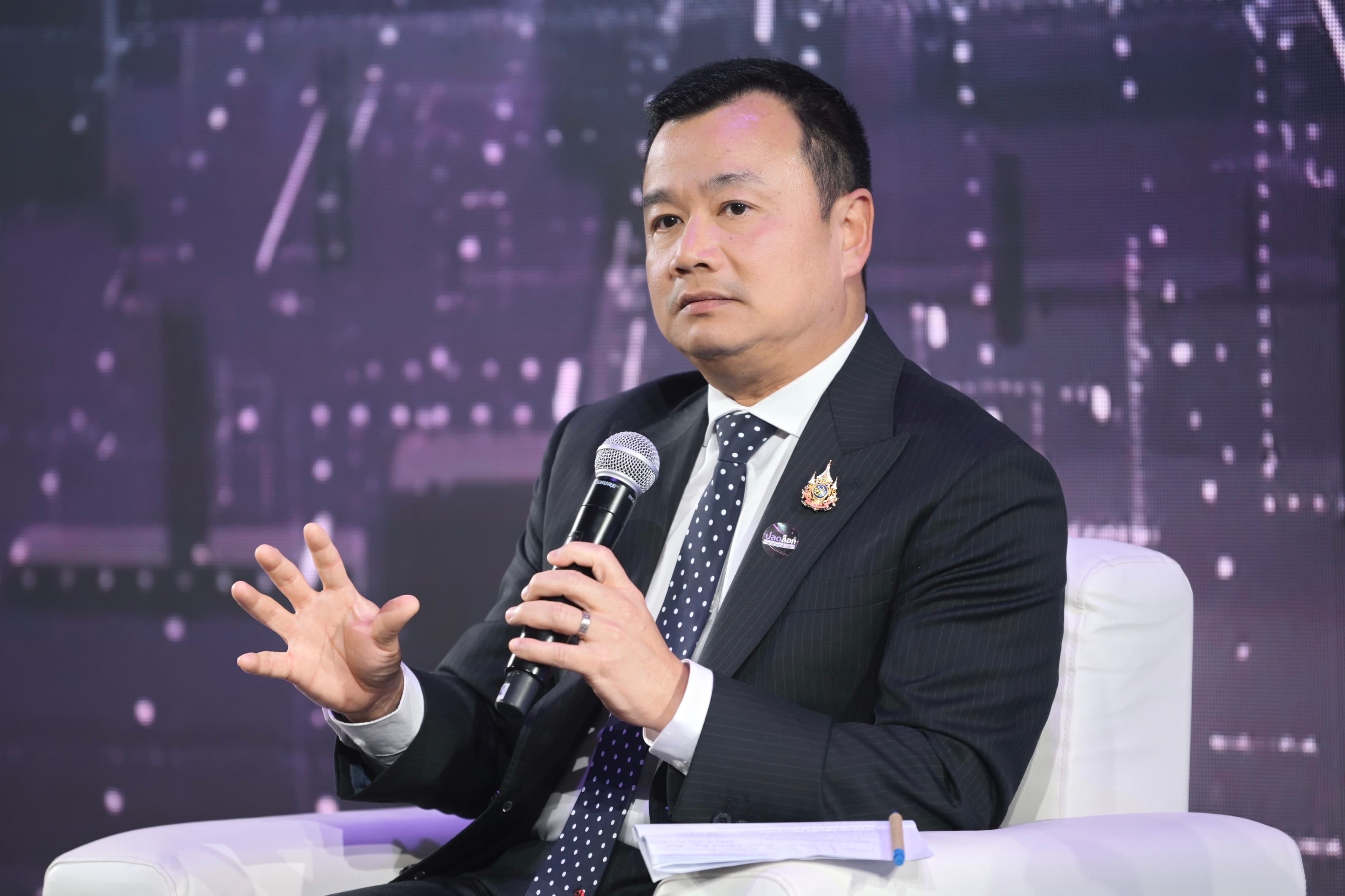 รมว.สรวงศ์ ร่วมเสวนา “ปลดล็อกอนาคตประเทศไทย สู้วิกฤติโลก” ระดมสมองจากผู้นำองค์กรชั้นนำ รวมพลังเศรษฐกิจไทย