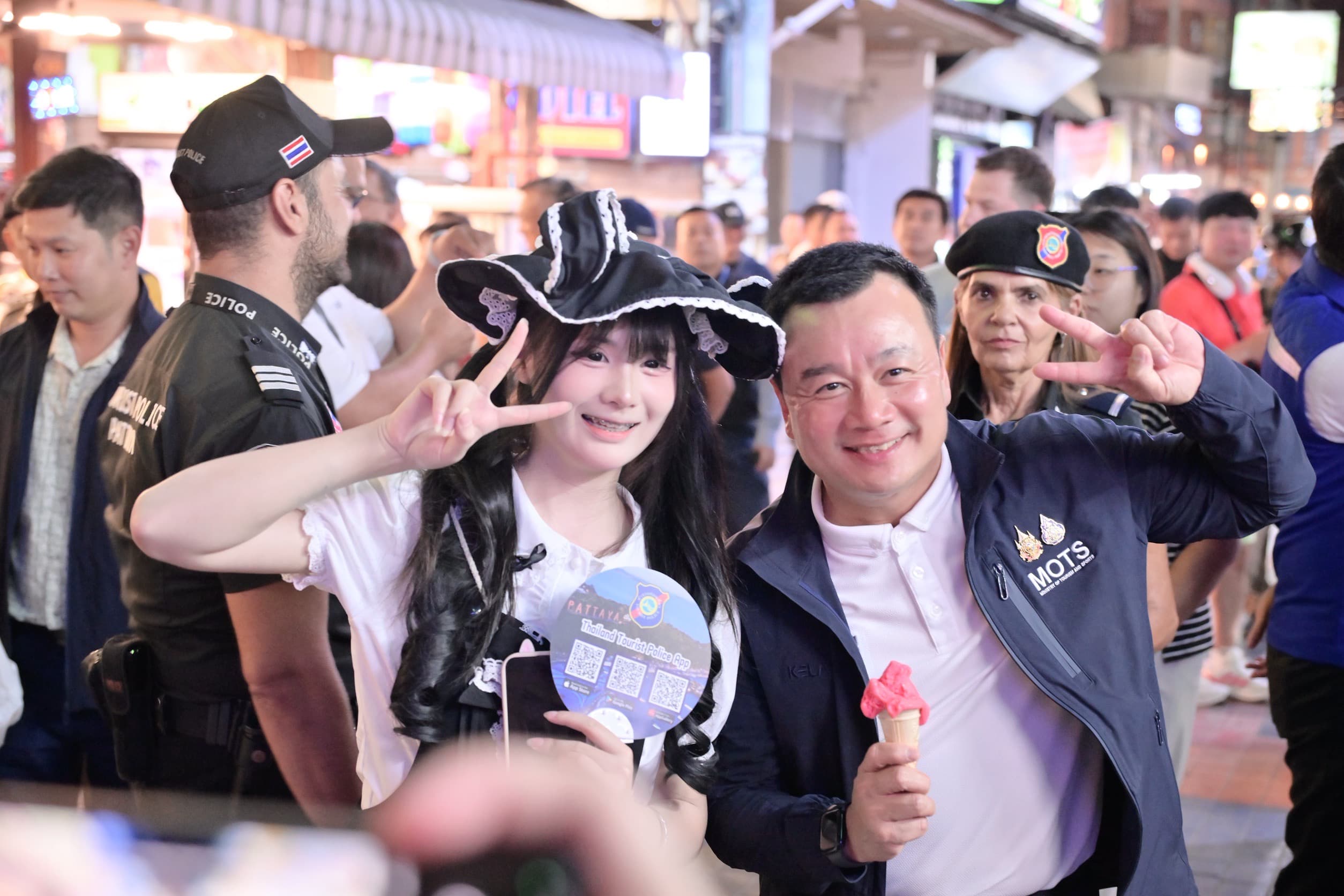 รมว.ท่องเที่ยวฯ "สรวงศ์" ควงทีมผู้บริหารลุย Walking Street พัทยา ตรวจความปลอดภัย-รับฟังผู้ประกอบการ ย้ำ "ประเทศไทยปลอดภัย"