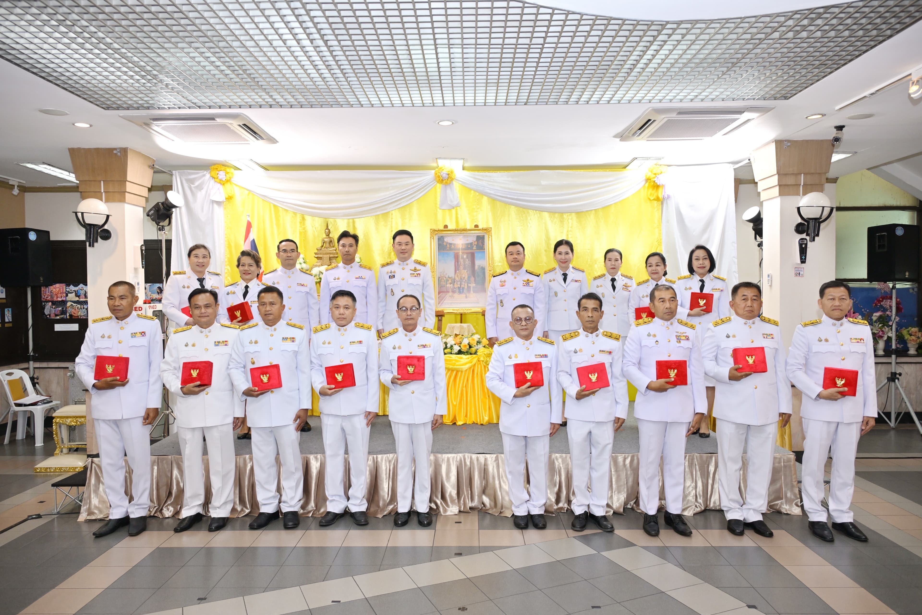 รมว.ท่องเที่ยวและกีฬา เป็นประธานพิธีรับพระราชทานเครื่องราชอิสริยาภรณ์ และถวายสัตย์ปฏิญาณ เนื่องในโอกาสวันเฉลิมพระชนมพรรษาพระบาทสมเด็จพระเจ้าอยู่หัว