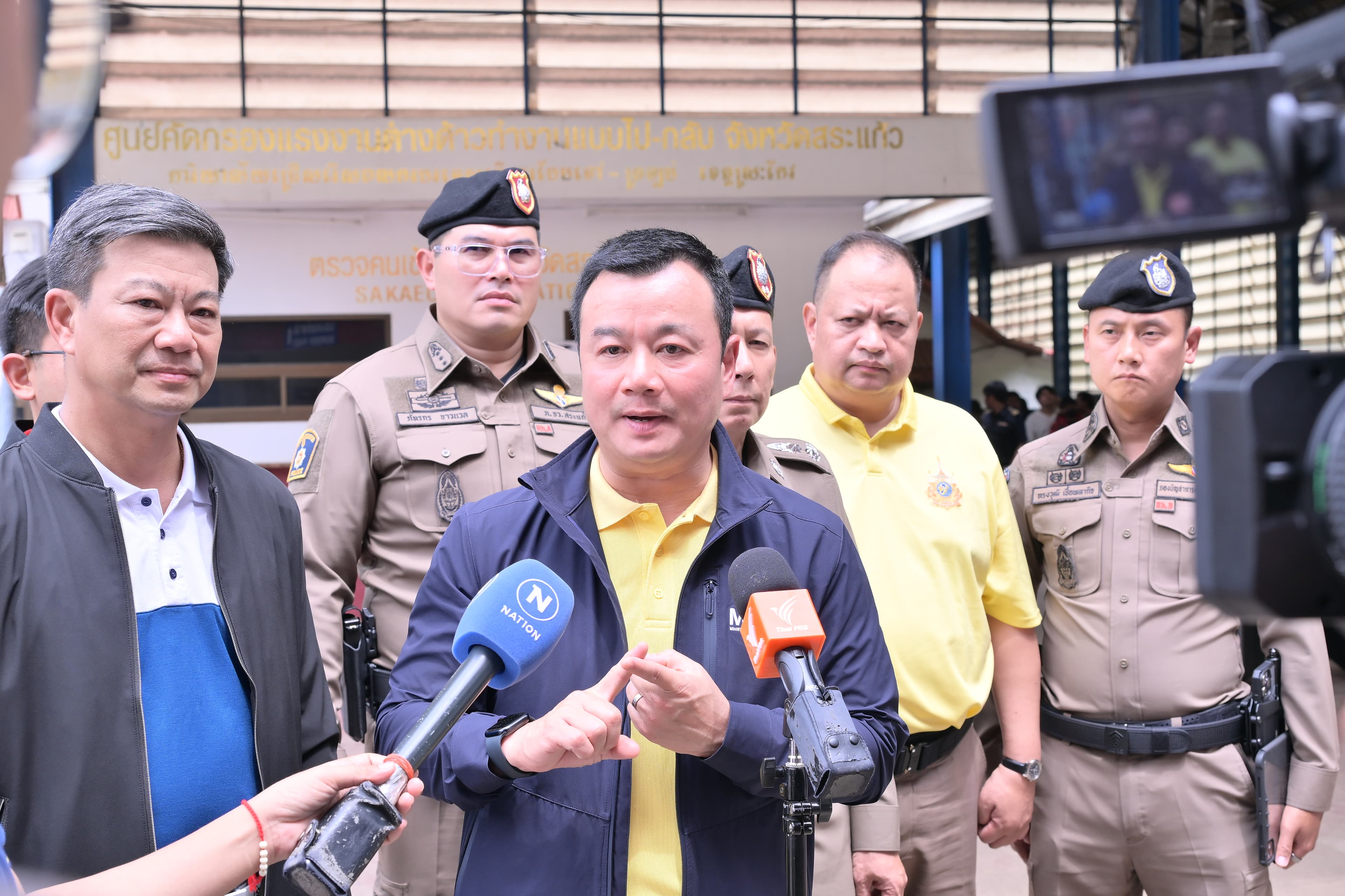 "สรวงศ์ เทียนทอง" ลงพื้นที่ด่านอรัญประเทศ ให้กำลังใจเจ้าหน้าที่ท่ามกลางสถานการณ์ชายแดนตึงเครียด