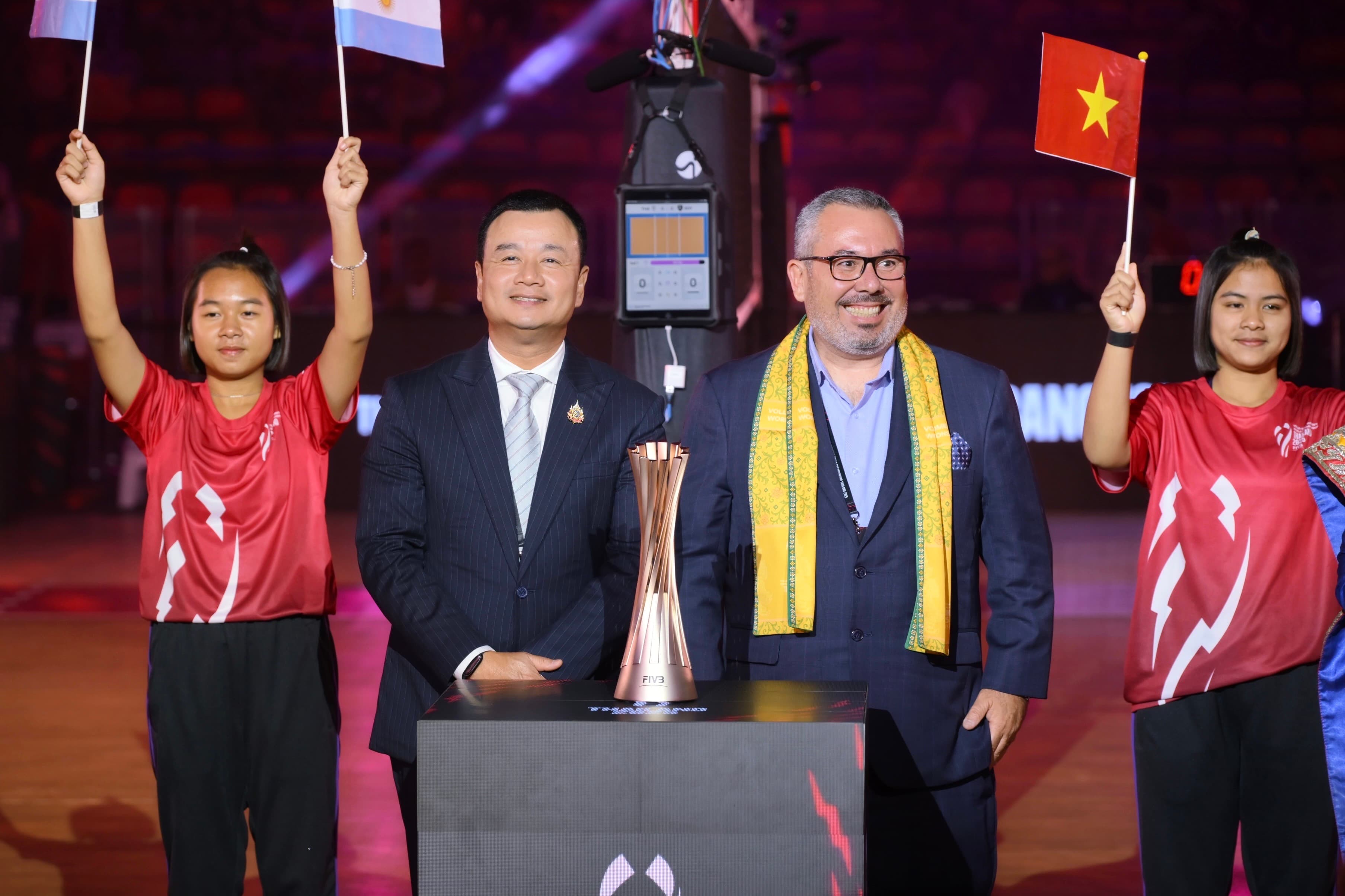 "สรวงศ์" เปิดศึกตบลูกยางโลก 2568 ตั้งเป้าสร้างมูลค่าเศรษฐกิจหลายพันล้านบาท ชูแนวคิด “Green Heart Event”