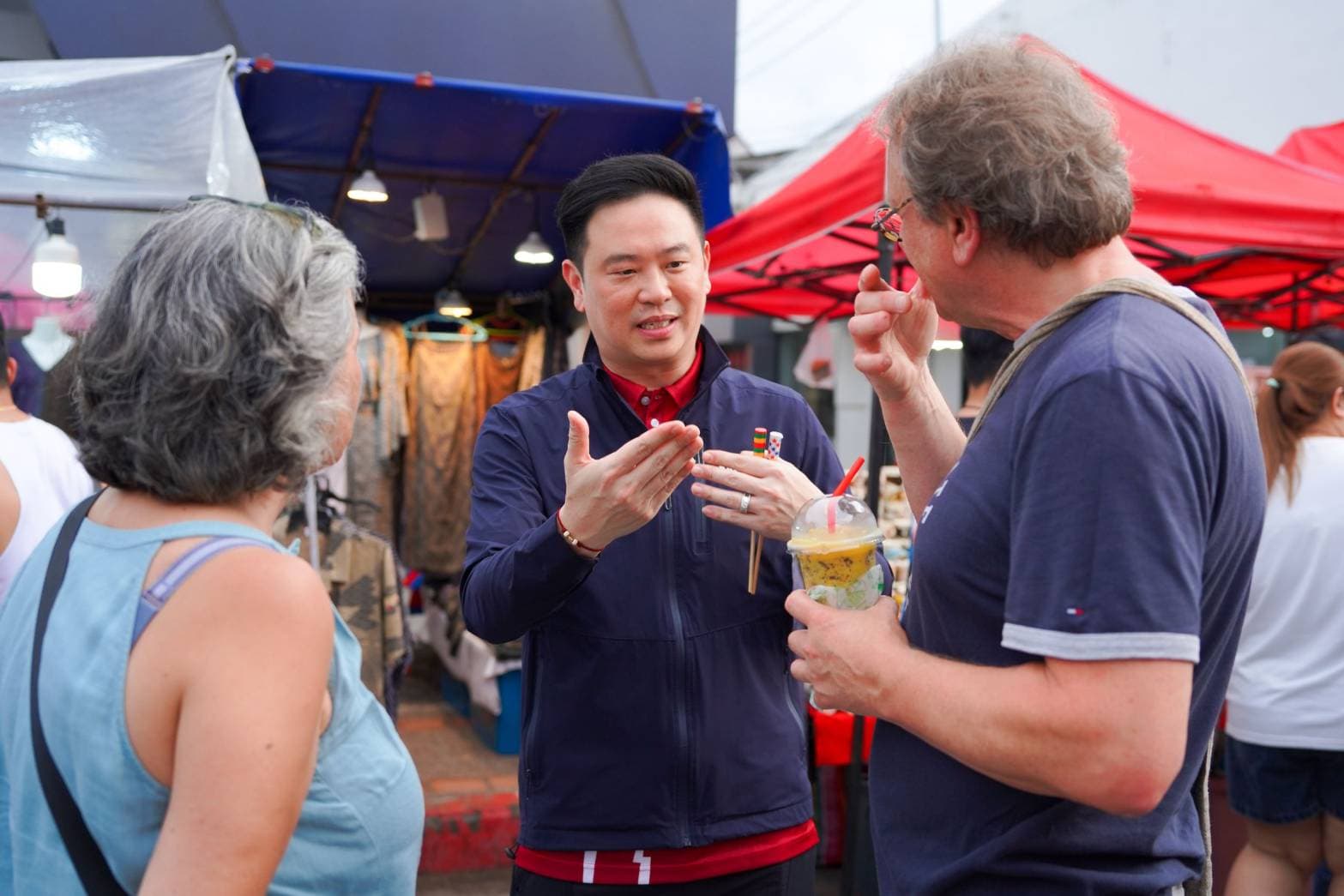 ผู้ช่วย รมว.ท่องเที่ยวฯ ลงพื้นที่ถนนคนเดินท่าแพ ตรวจมาตรการความปลอดภัย เสริมความมั่นใจนักท่องเที่ยว