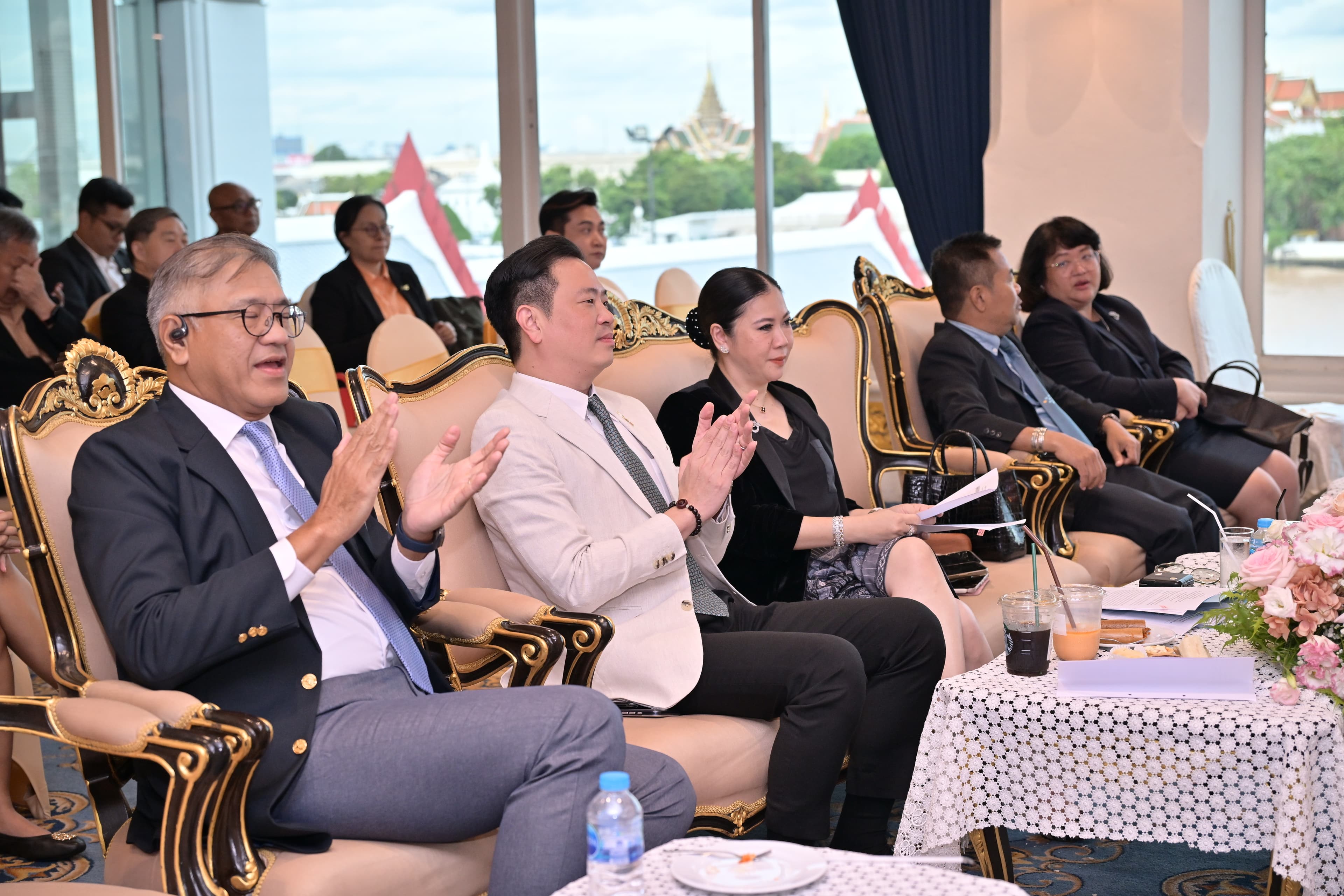 รูปภาพแกลเลอรี