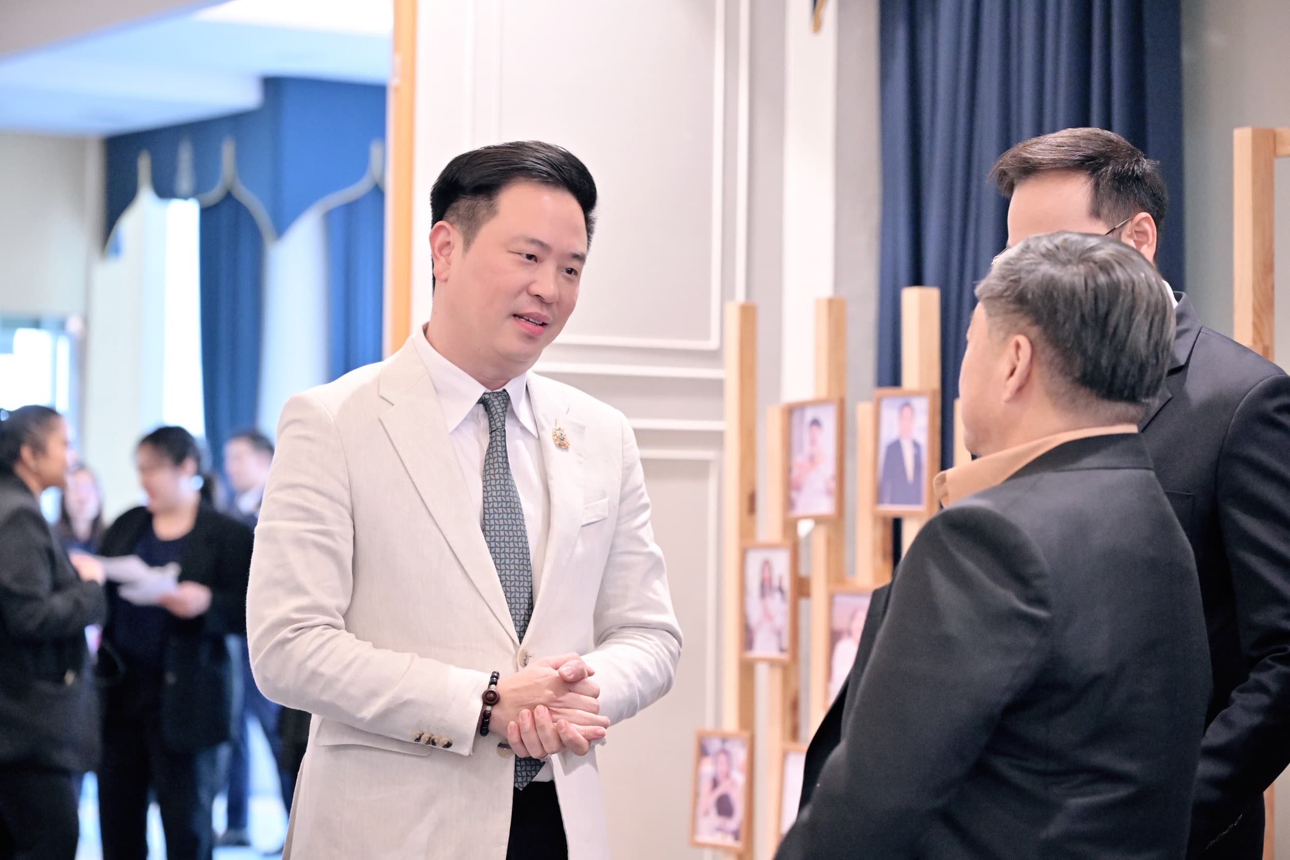 รูปภาพแกลเลอรี