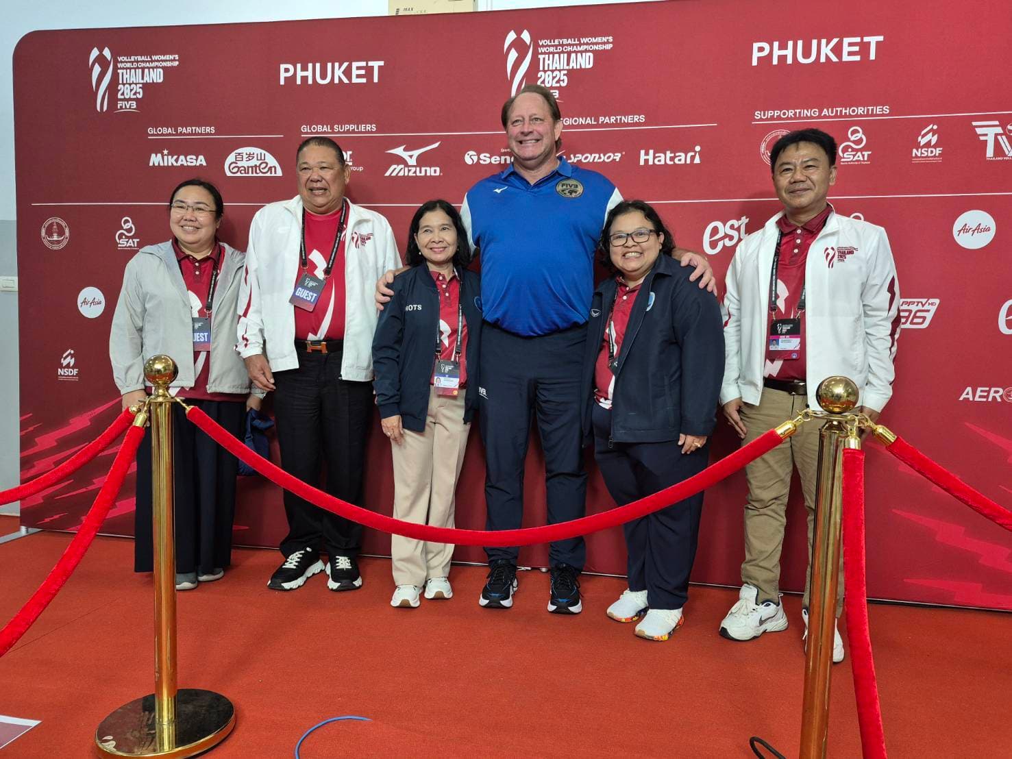 รองปลัดกระทรวงการท่องเที่ยวและกีฬา ลงพื้นที่ให้กำลังใจเจ้าหน้าที่และนักกีฬา ณ สนามแข่งขันวอลเลย์บอลหญิงชิงแชมป์โลก 2025 จังหวัดภูเก็ต